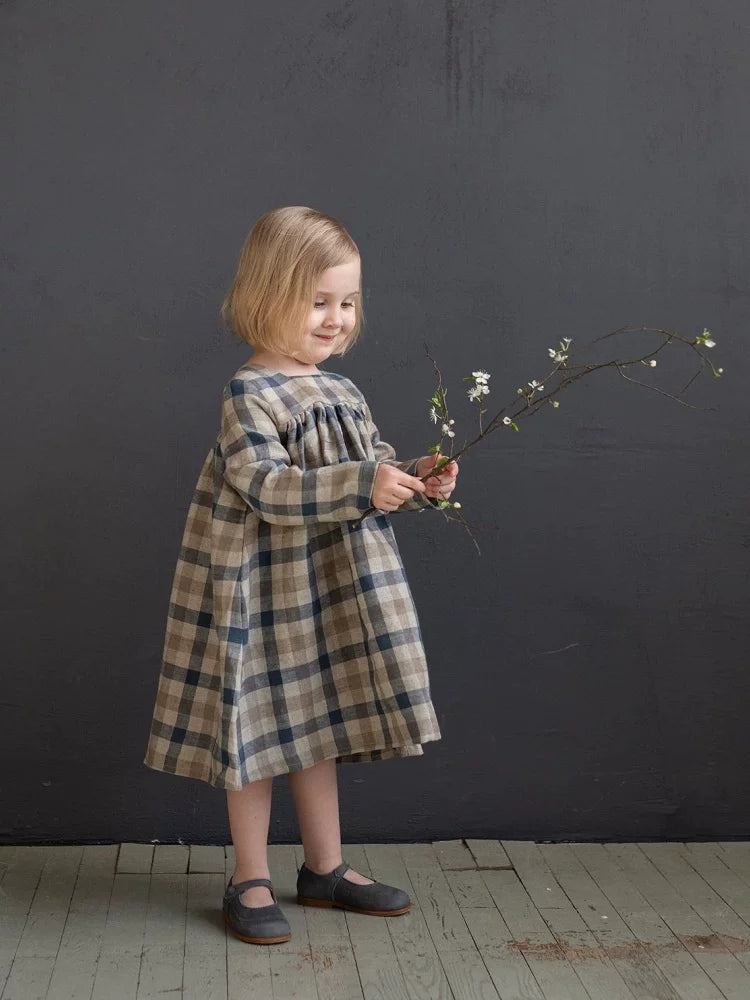 Pure linen girls dress detail